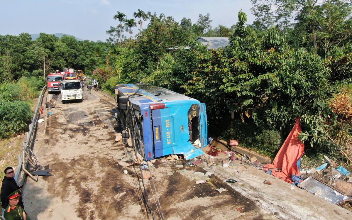 Công an thông tin nguyên nhân vụ lật xe khách làm 3 người chết