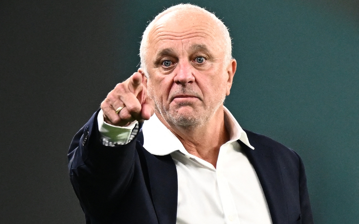 HLV tuyển Iraq chỉ trích AFC vì quá thiên vị Saudi Arabia