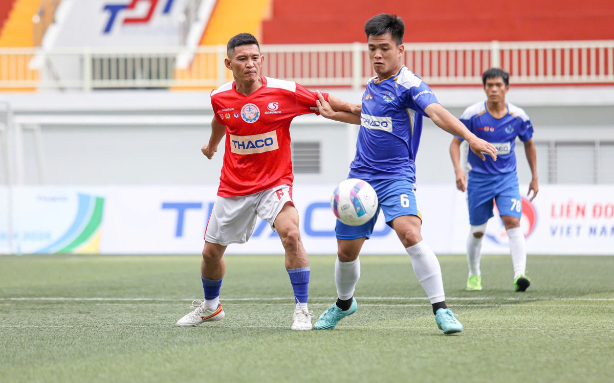 Dân đá bóng làm sao tránh chấn thương rách cơ đùi?