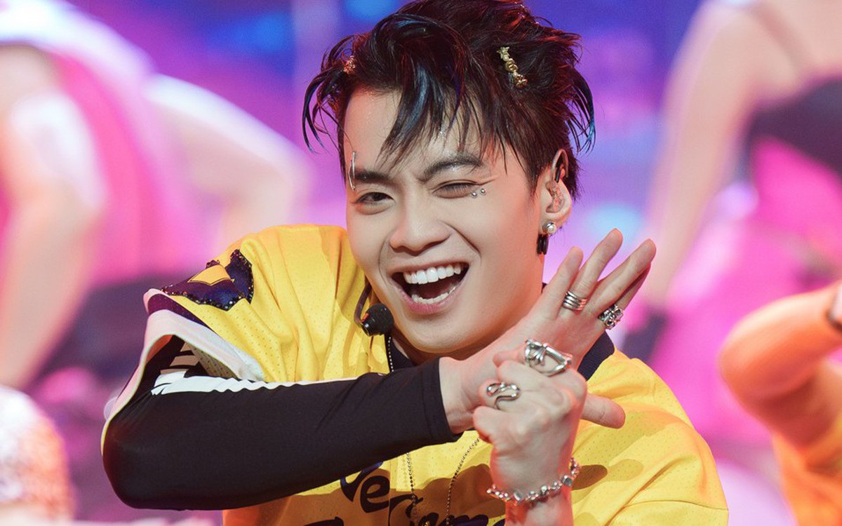 Đa nghi của Negav từ sân khấu Anh trai say hi xuống đường phố