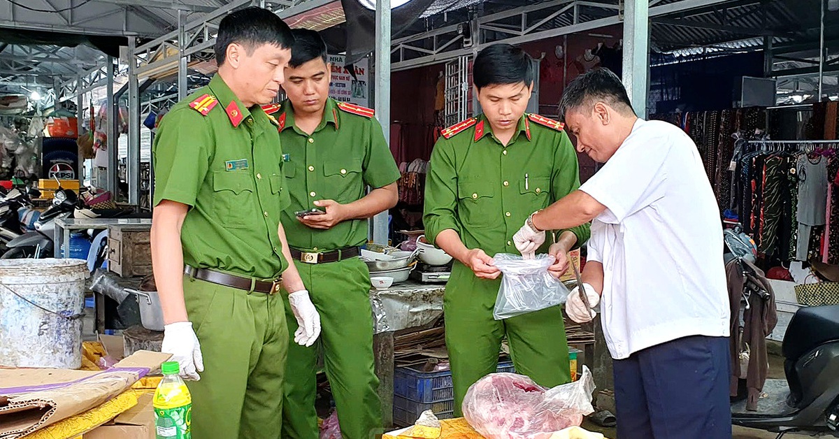 Phát hiện heo bệnh được đóng dấu kiểm dịch chuẩn bị đem ra chợ bán