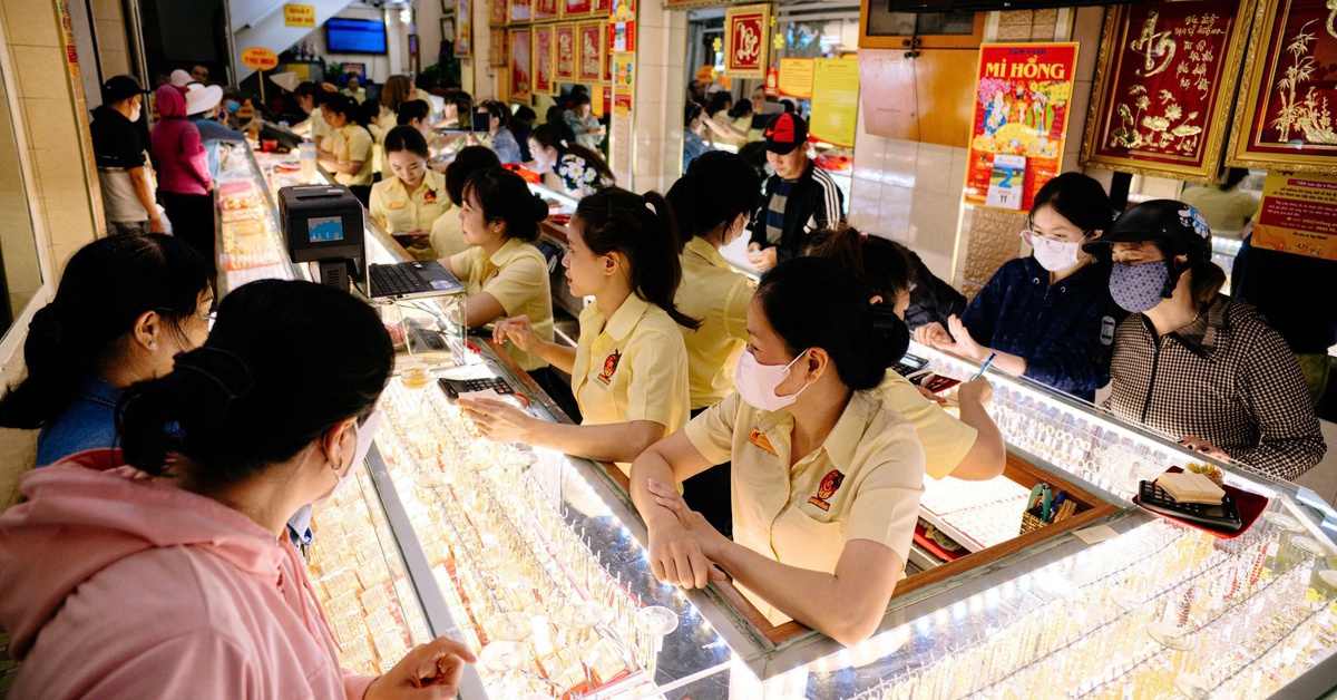 Giá vàng thế giới vượt 4.200 USD/ounce, vàng miếng SJC lên 148 triệu đồng/lượng