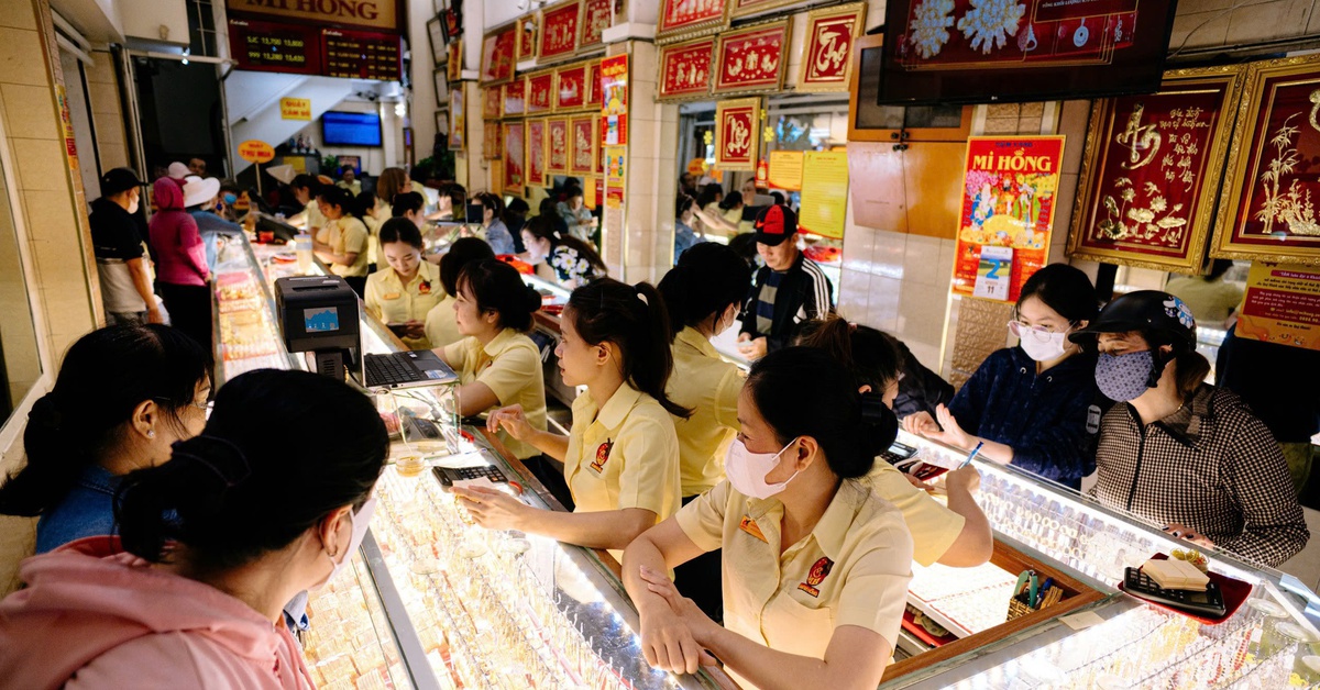 Giá vàng thế giới vượt 4.200 USD/ounce, vàng miếng SJC lên 148 triệu đồng/lượng