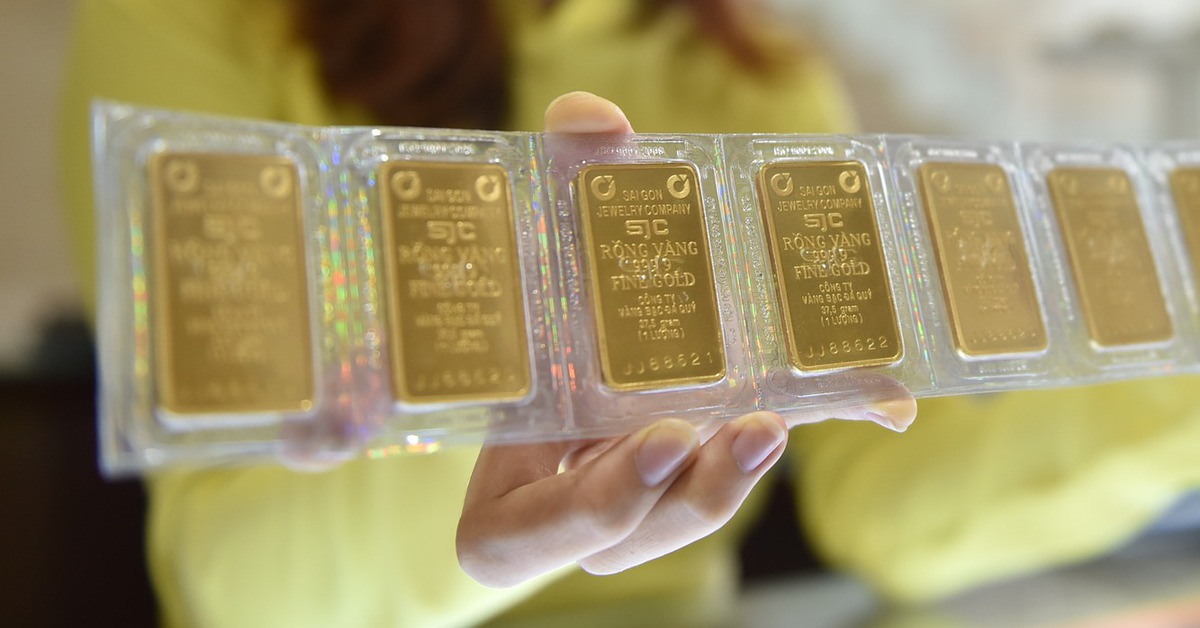 Giá vàng miếng SJC xác lập đỉnh mới: 147,6 triệu đồng/lượng