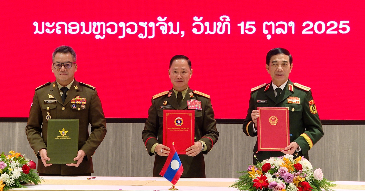 Bộ trưởng Quốc phòng Việt Nam, Lào, Campuchia gặp nhau, chứng kiến diễn tập chung