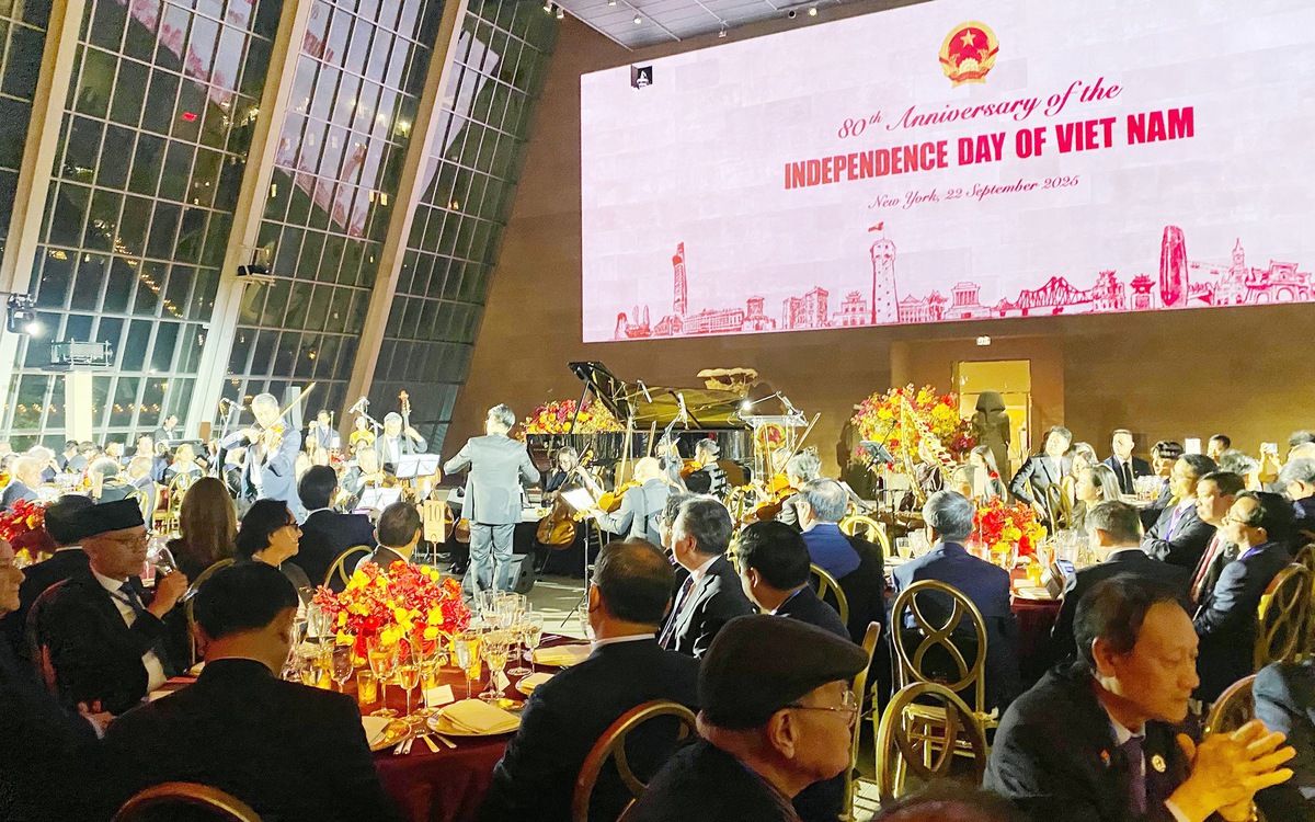 Khi Tiến quân ca vang giữa lòng New York