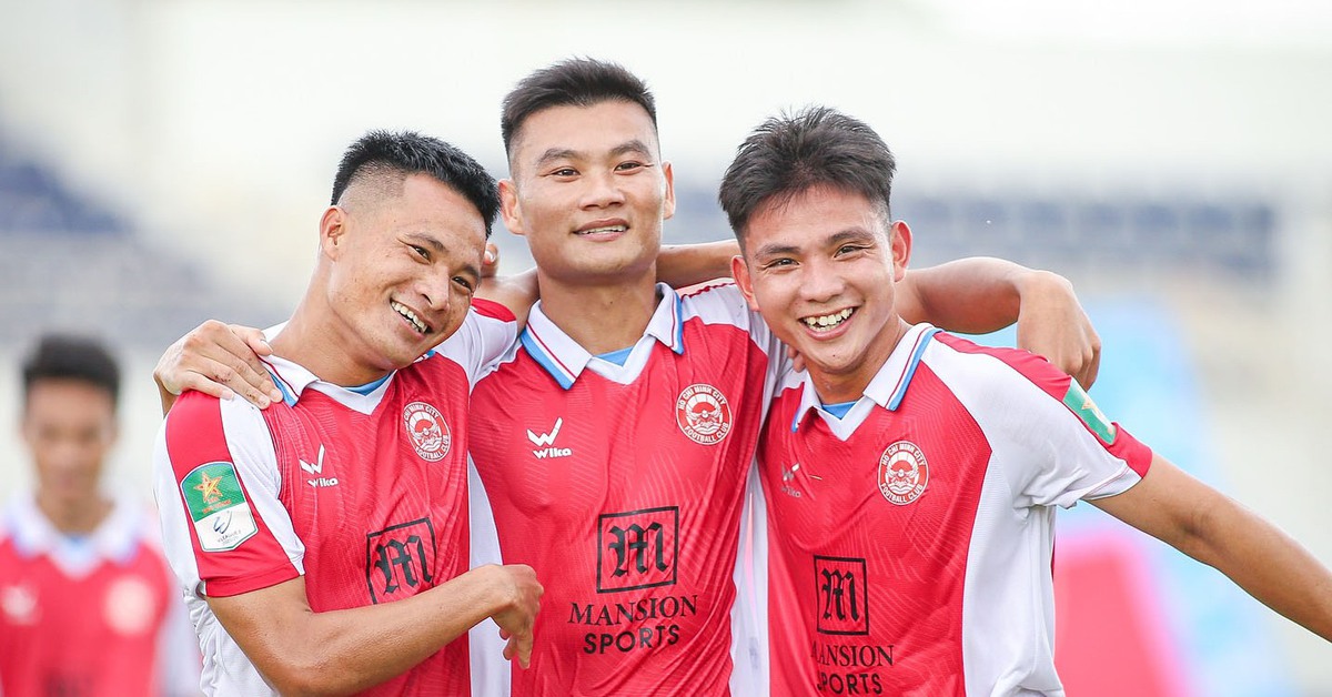 Mưa bàn thắng ở trận derby bóng đá TP.HCM
