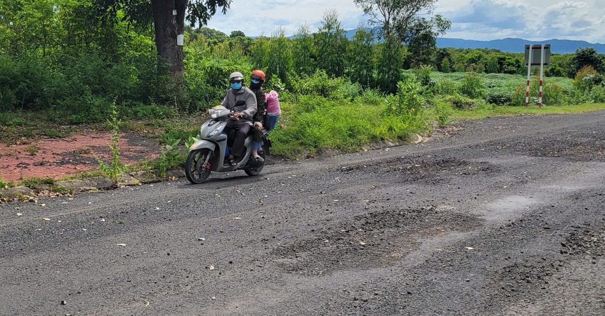 Vụ đường vừa sửa xong đã sụt lún, đầy ổ gà: Tỉnh Gia Lai chỉ đạo kiểm tra