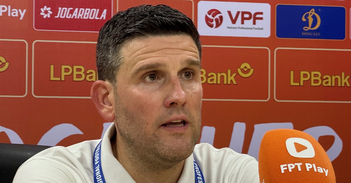 HLV đội Ninh Bình: 'Hoàng Đức như người ngoài hành tinh'