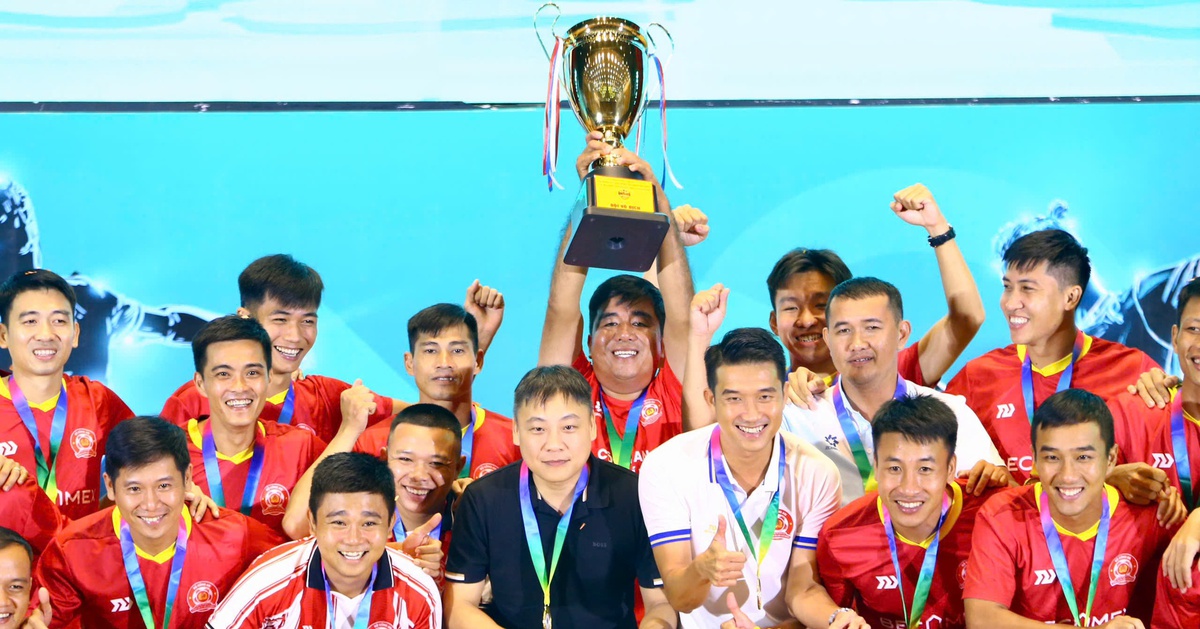 Đội Công An TP.HCM vô địch Giải bóng đá phong trào lớn nhất Việt Nam