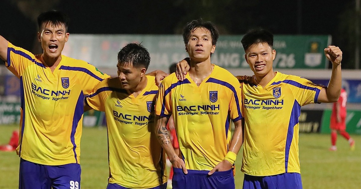 Cựu cầu thủ U23 Việt Nam lập siêu phẩm trong chiến thắng 3-1 của CLB Bắc Ninh