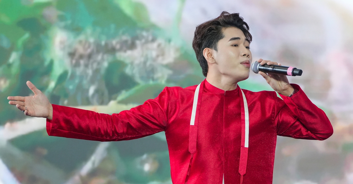 Hát ‘Một vòng Việt Nam’ ở Vietnam Phở Festival tại Singapore: Tự hào, thiêng liêng vô cùng