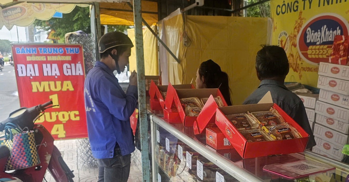 Giá một cái bánh trung thu bằng cả chục ký gạo, người nghèo tiền đâu mà mua?
