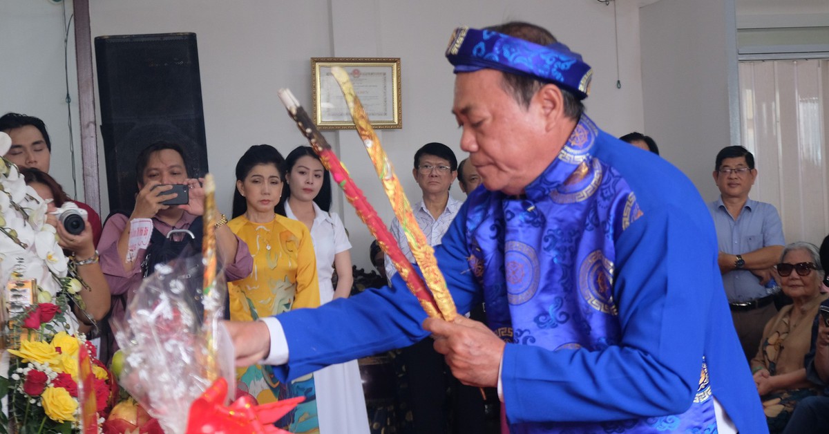 Toàn bộ tiền cúng giỗ tổ sân khấu dành giúp đồng bào bị ảnh hưởng bão Bualoi