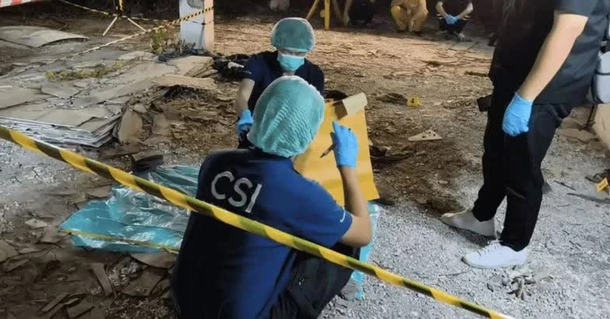 Tìm được điện thoại mất, người đàn ông sốc khi thấy ảnh chụp hài cốt trong nhà hoang