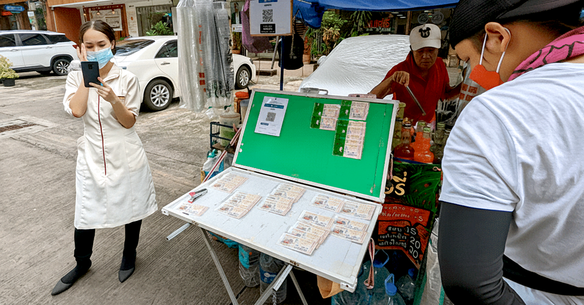 Sáng kiến lạ của Thái Lan: Đổi vé số 'trật' thành tiền dưỡng già