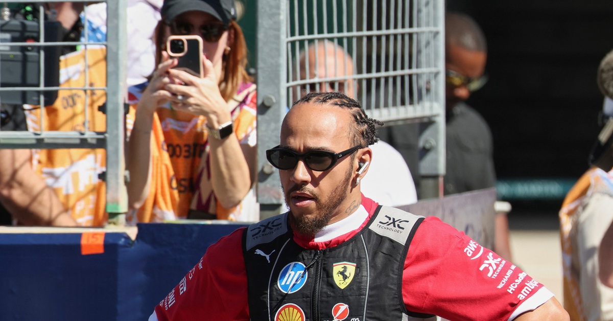 Huyền thoại Lewis Hamilton thoát nạn trong cuộc đua Sprint F1
