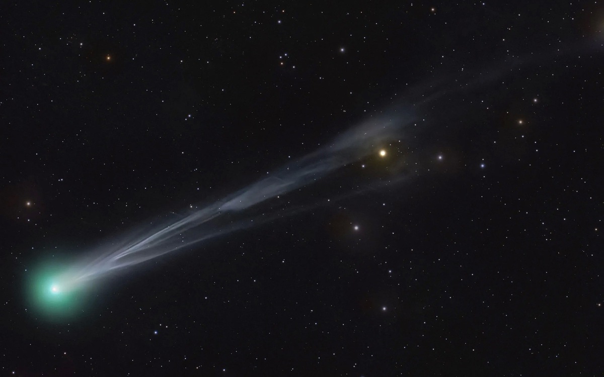 Hai sao chổi hiếm cùng bay qua bầu trời Việt Nam