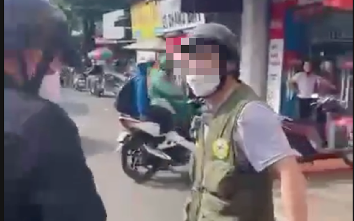 Lại thêm người đàn ông lao vào đánh người rồi hỏi: 'Mày biết tao là ai không?'