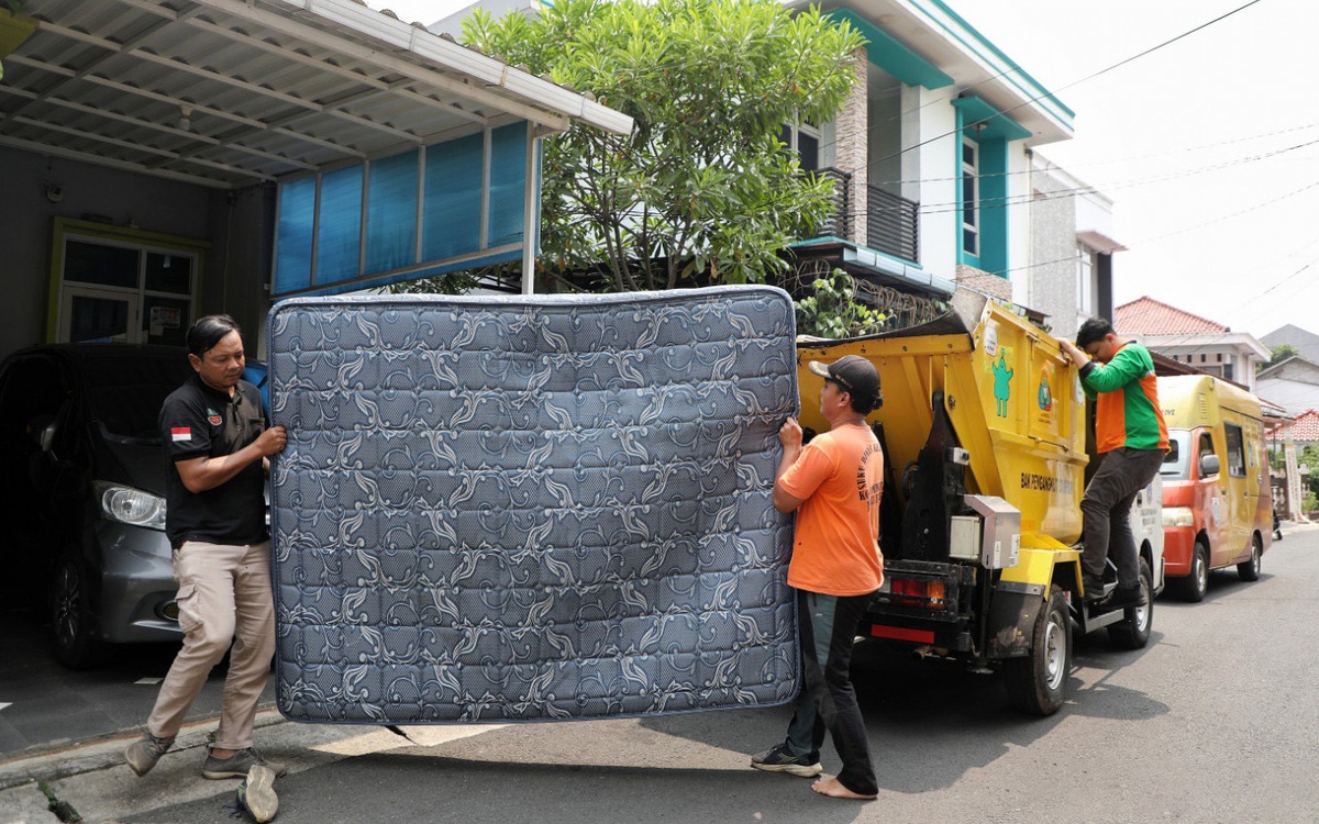 Thủ đô Jakarta miễn phí thu gom rác cồng kềnh để khuyến khích tái chế