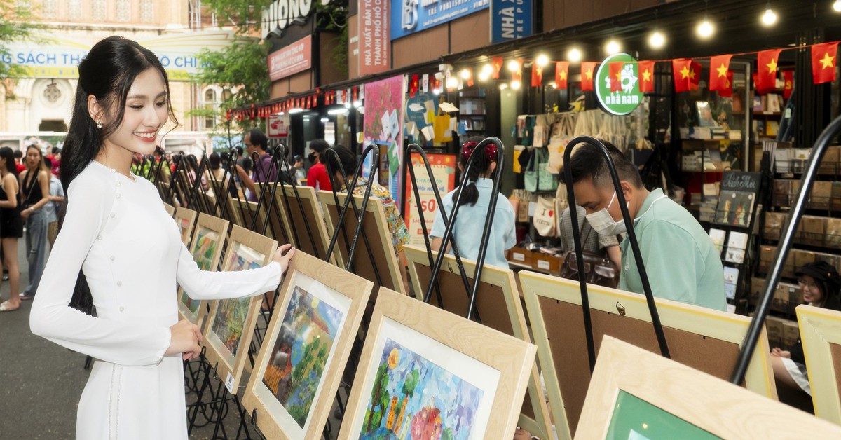 Đường sách TP.HCM có thể tái lập bãi giữ xe trên vỉa hè phục vụ độc giả