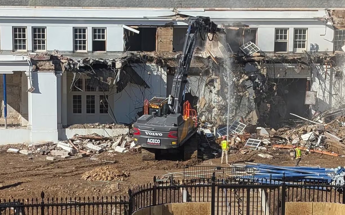 Ông Trump phá dỡ Cánh Đông Nhà Trắng, xây phòng khiêu vũ 250 triệu USD