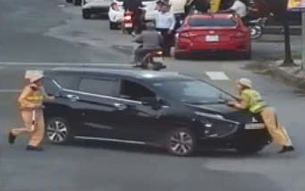 Tạm giữ tài xế hất thiếu tá cảnh sát giao thông lên capô xe ô tô