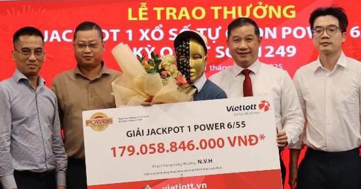 Thầy giáo ở Đà Nẵng trúng vé số độc đắc của Vietlott hơn 179 tỉ đồng