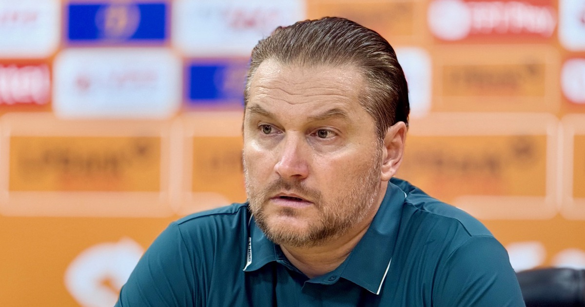 HLV Popov ám chỉ V-League có nhiều 'liên minh'