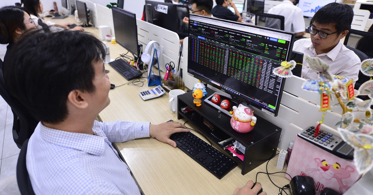 Chứng khoán hồi mạnh sau phiên giảm lịch sử, 'bom tấn' TCX ra sao ngày chào sàn?