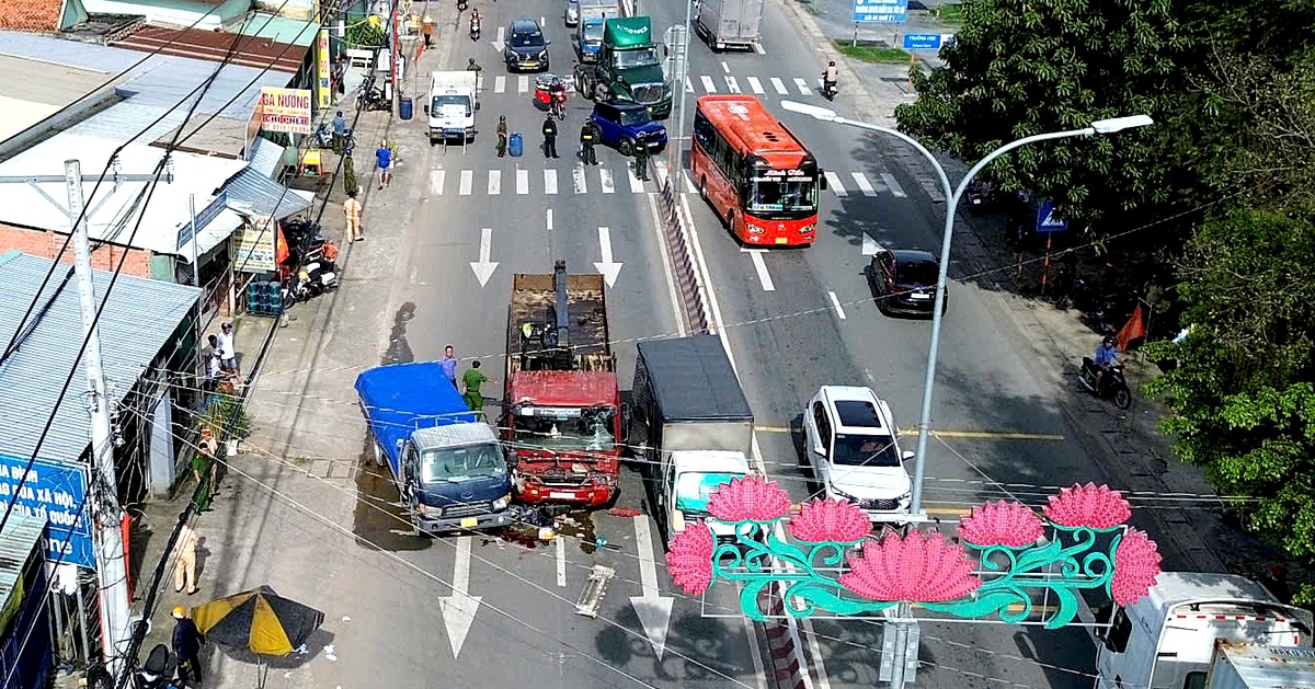 Thấy xe tải đang lùi nên chạy chậm lại, người đi xe máy bị xe tải phía sau tông chết trên quốc lộ 22