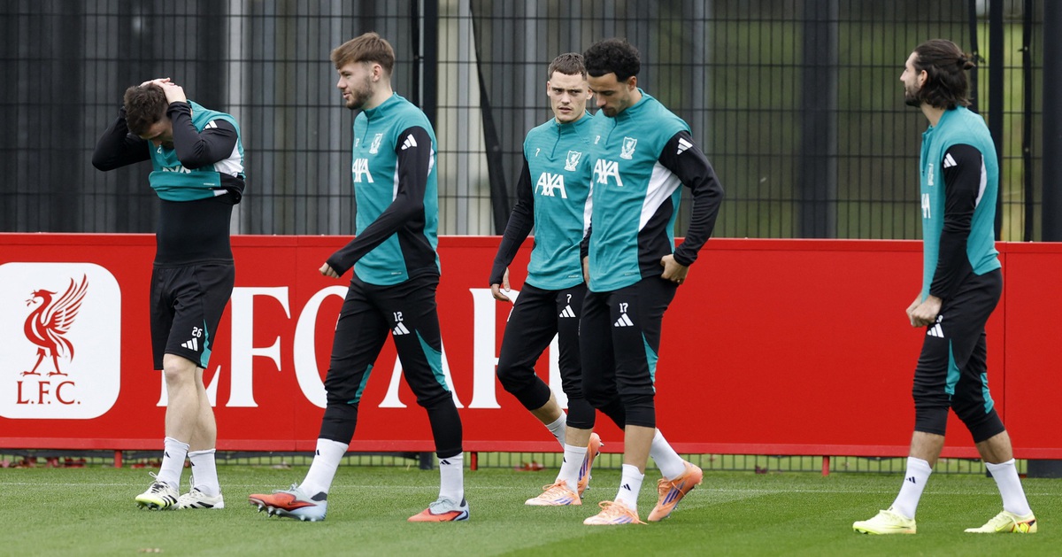 Liverpool hủy bỏ buổi họp báo vì sự cố trên chuyến bay