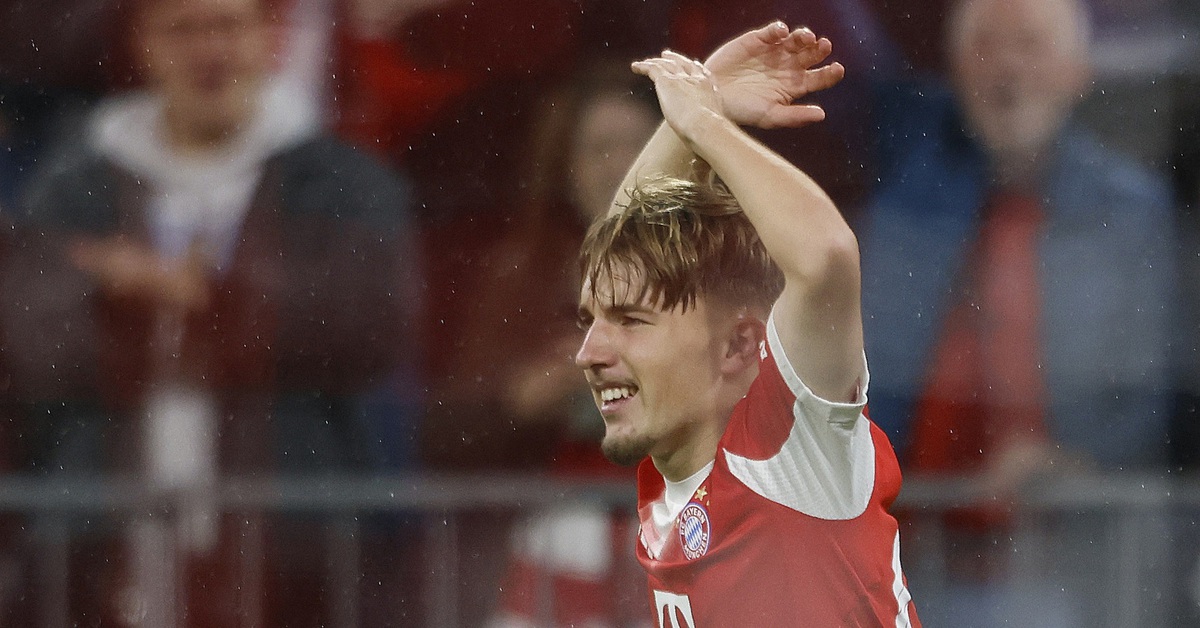 Xuất hiện ngôi sao 17 tuổi 'ngoại hình Messi, đá hay như Yamal'