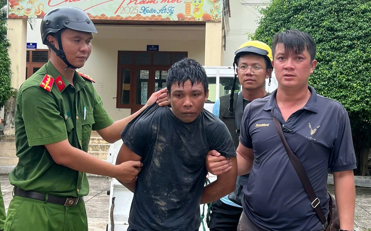 Bắt thanh niên chém người, chém luôn cán bộ an ninh trật tự