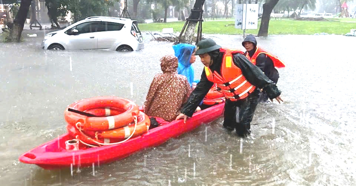 Theo dõi toàn cảnh điểm ngập tại Đà Nẵng, tránh đưa xe vào vùng nước đang lên