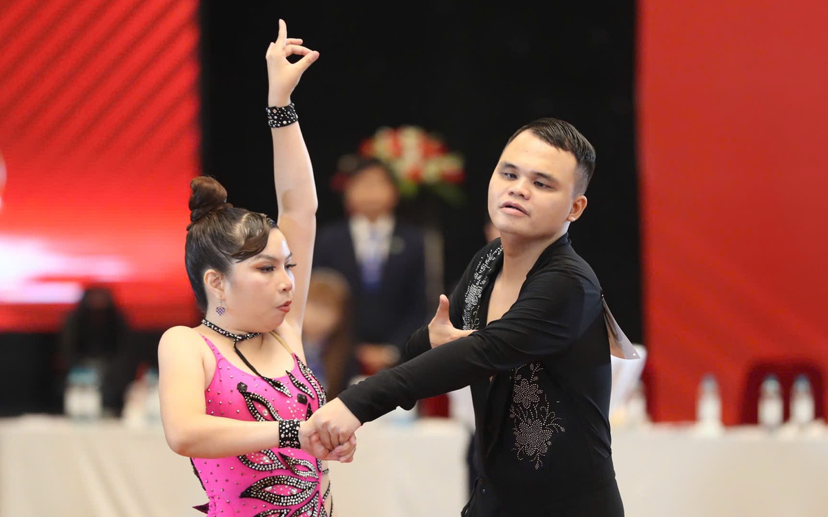 VĐV khiếm thị tỏa sáng ở Giải khiêu vũ thể thao toàn quốc