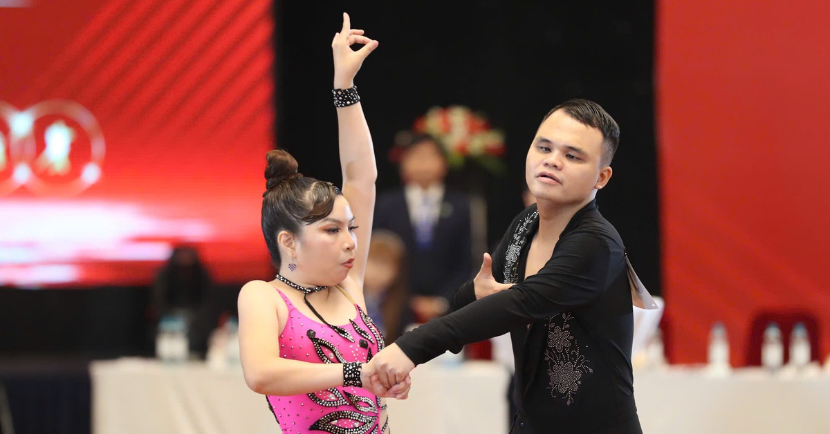 VĐV khiếm thị tỏa sáng ở Giải khiêu vũ thể thao toàn quốc