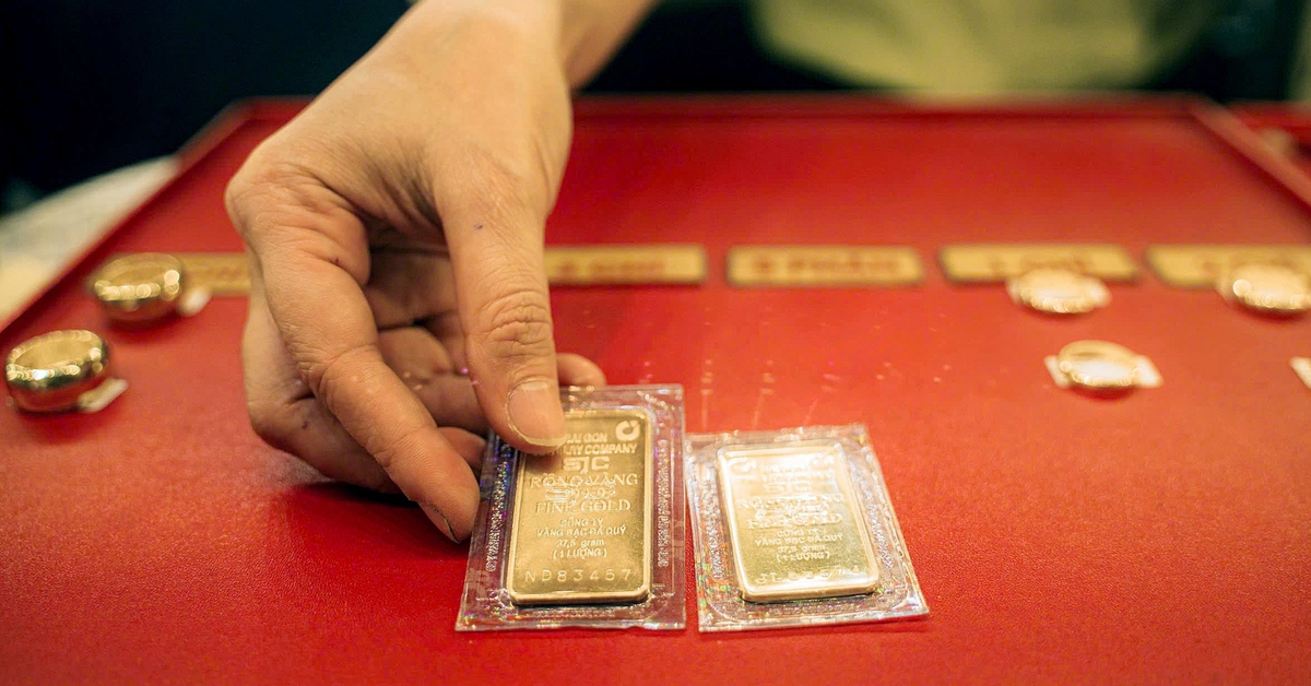 Giá vàng miếng SJC cao hơn giá vàng thế giới gần 19 triệu đồng/lượng