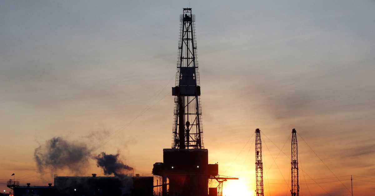 Giá dầu tăng hơn 5%, chứng khoán toàn cầu khởi sắc ngày 24-10