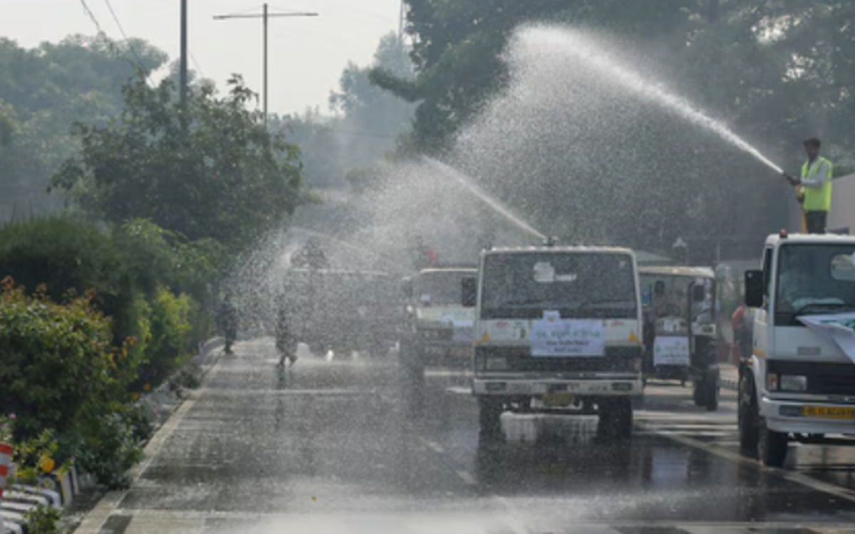 Ấn Độ làm mưa nhân tạo đối phó ô nhiễm tại thủ đô