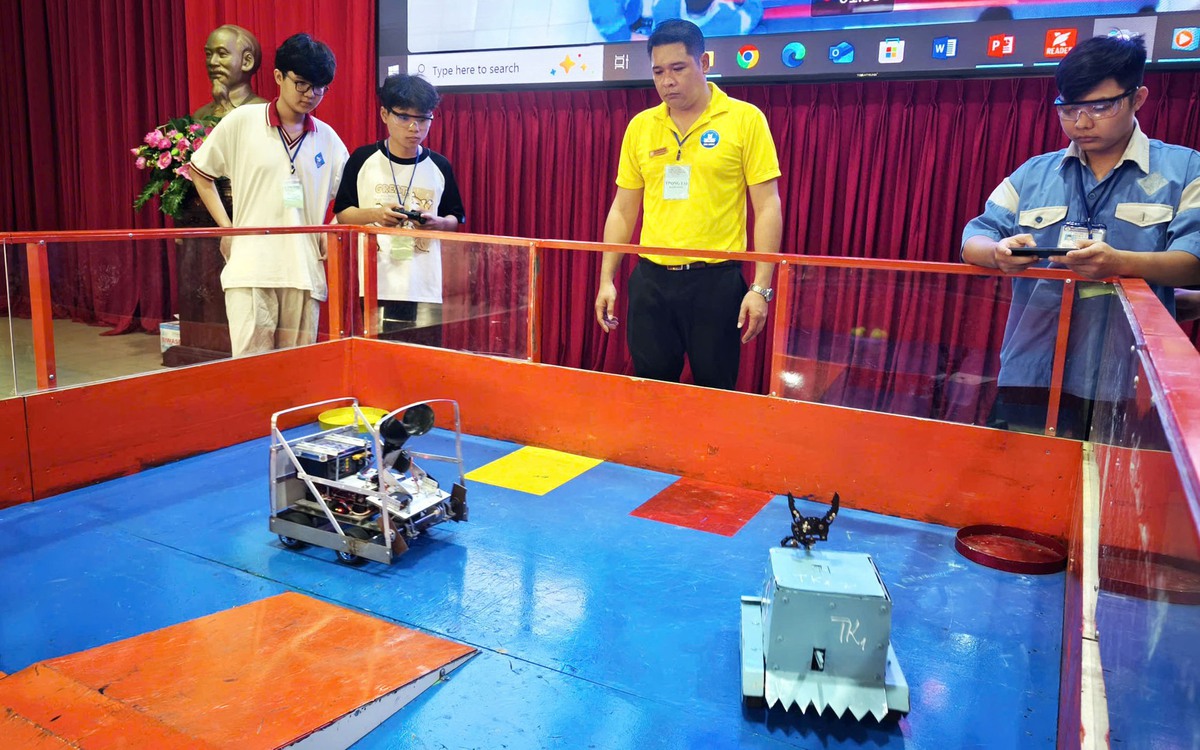 Những màn 'so găng' robot nghẹt thở: Rượt đuổi, chạm trán, giành giật từng điểm số