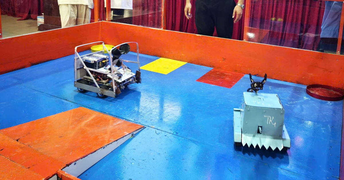 Những màn 'so găng' robot nghẹt thở: Rượt đuổi, chạm trán, giành giật từng điểm số