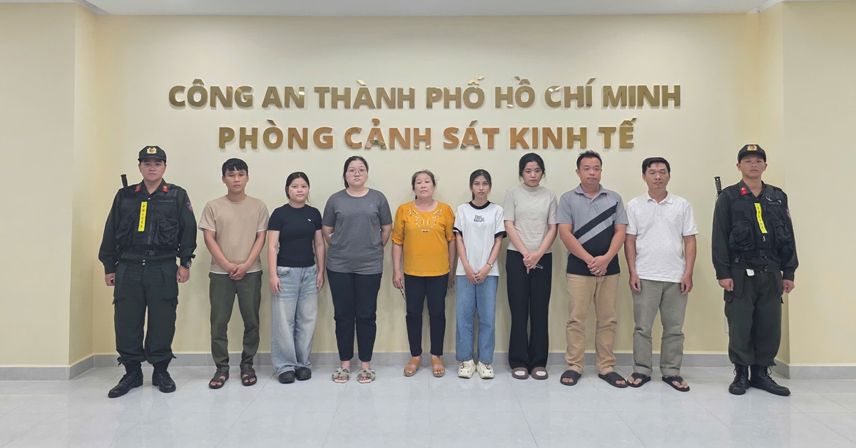 Đường dây sản xuất gần 20.000 chai nước hoa giả thương hiệu nổi tiếng