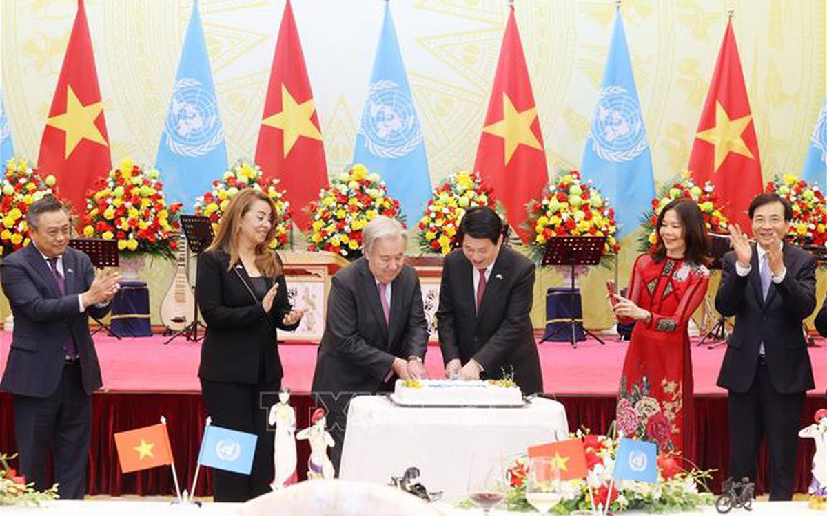Chủ tịch nước và Tổng thư ký Guterres cắt bánh mừng kỷ niệm 80 năm thành lập Liên hợp quốc
