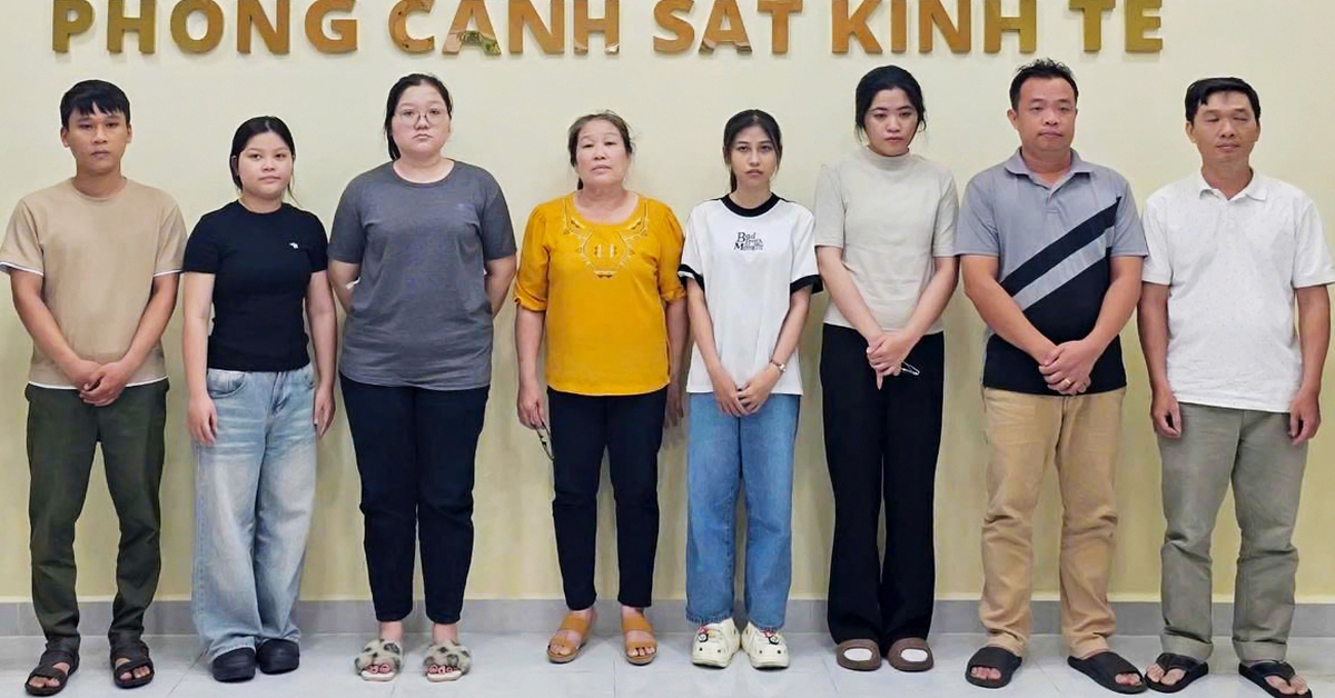 Đường dây sản xuất gần 20.000 chai nước hoa giả thương hiệu nổi tiếng