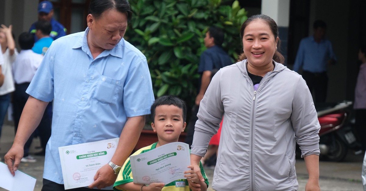 PRO Việt Nam trao 73 suất học bổng cho con em công nhân môi trường đô thị