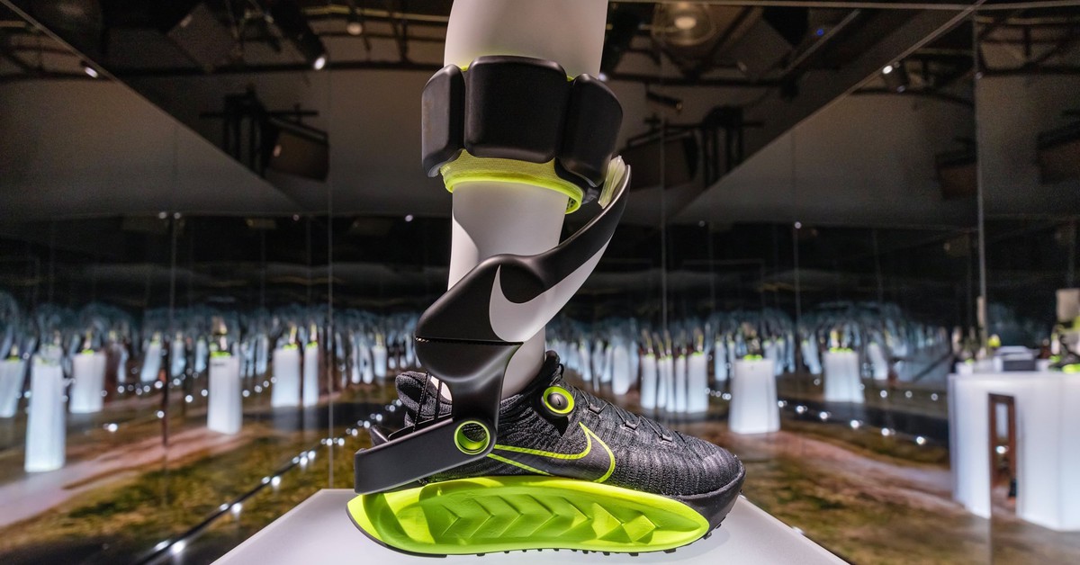 Nike biến chân và giày thể thao thành 'xe điện': Người thường chạy bộ nhanh như đi xe đạp