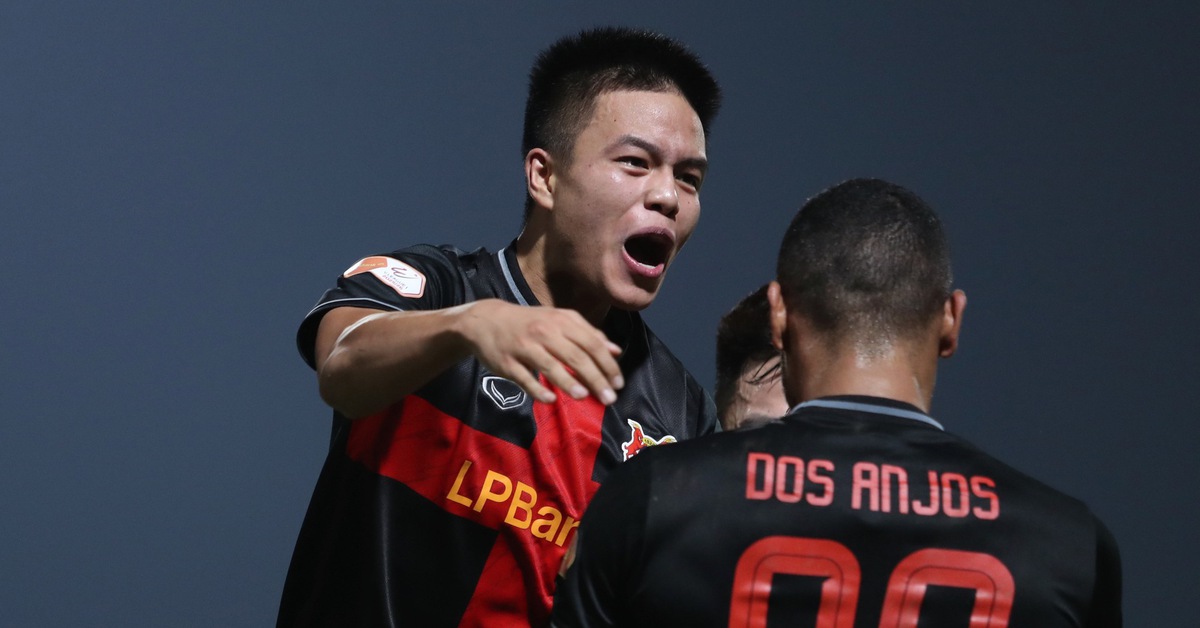 Cầu thủ Việt kiều Trần Thành Trung kiến tạo giúp Ninh Bình bay cao trên đỉnh bảng