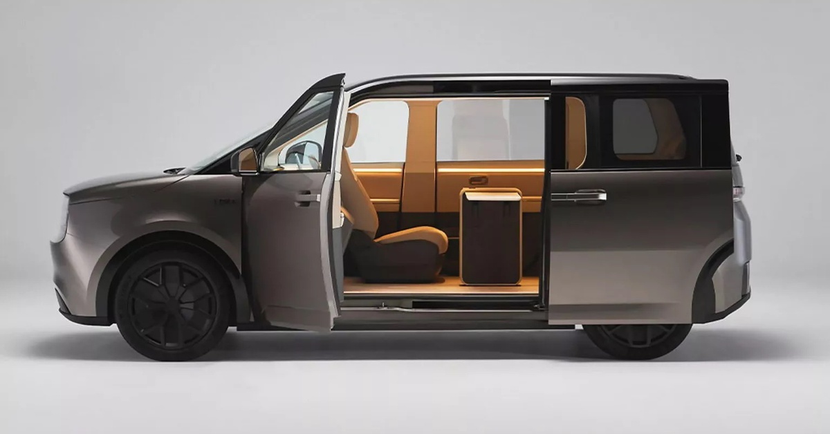 Hãng lò vi sóng làm xe điện: Có máy chiếu, kết nối đồ gia dụng