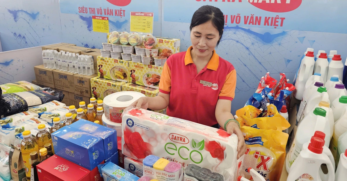 Doanh nghiệp sản xuất, bán lẻ tung chiến lược giữ khách mùa Tết 2026